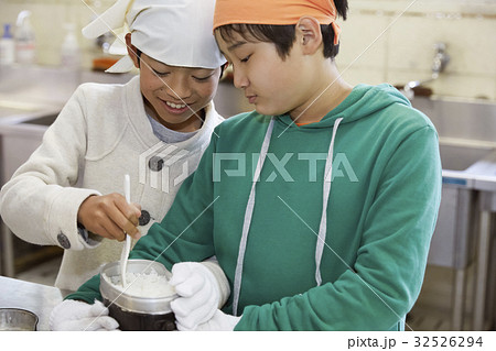 林間学校 料理する小学生 林間学校 料理する小学生 32526294