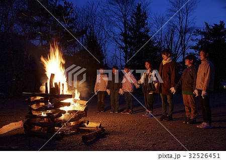 林間学校　キャンプファイヤー 32526451