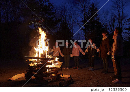 林間学校　キャンプファイヤー 32526500