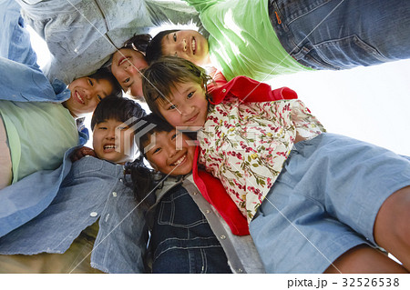 林間学校 仲の良い小学生 林間学校 仲の良い小学生 32526538