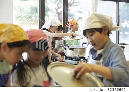 林間学校 料理する小学生 林間学校 料理する小学生 32526665