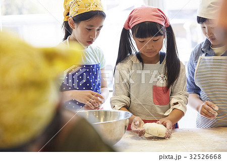 林間学校 料理する小学生 林間学校 料理する小学生 32526668