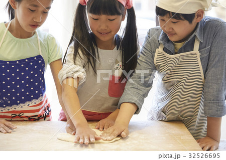 林間学校 料理する小学生 林間学校 料理する小学生 32526695