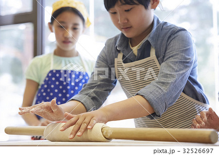 林間学校 料理する小学生 林間学校 料理する小学生 32526697
