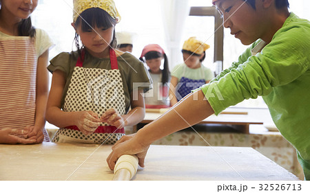 林間学校 料理する小学生 林間学校 料理する小学生 32526713