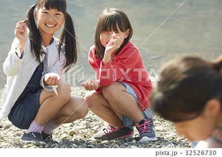 林間学校 遊んでいる小学生の写真素材