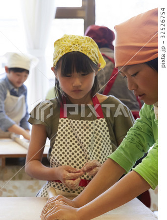 林間学校 料理する小学生 林間学校 料理する小学生 32526754