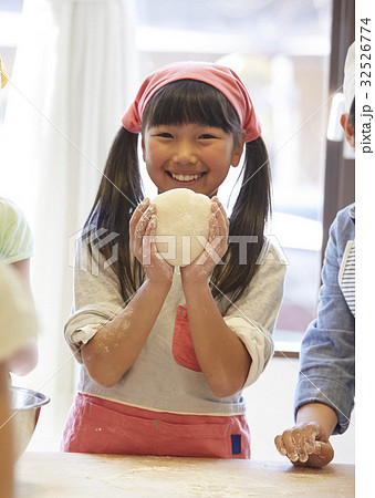 林間学校 料理する小学生 林間学校 料理する小学生 32526774