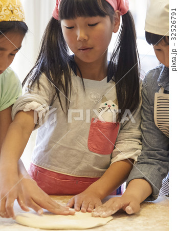 林間学校 料理する小学生 林間学校 料理する小学生 32526791