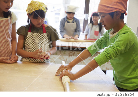 林間学校 料理する小学生 林間学校 料理する小学生 32526854