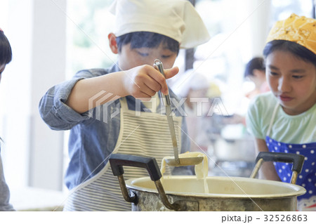林間学校 料理する小学生 林間学校 料理する小学生 32526863