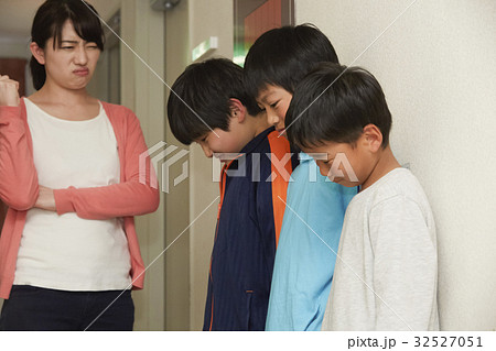 林間学校 怒られている小学生 林間学校 怒られている小学生 32527051