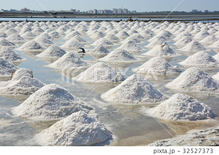 Salt pan or salt field 32527373