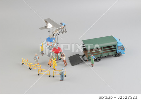 Mini figure with cable car at the site Mini figure with cable car at the site 32527523