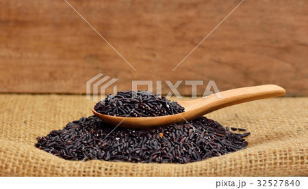 Thai black jasmine rice (Rice berry) 32527840