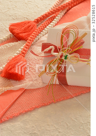 ギフトボックス　鶴の水引 32528615