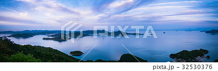 広島県尾道市向島・高見山展望台から望むしまなみ海道の絶景 広島県尾道市向島・高見山展望台から望むしまなみ海道の絶景 32530376