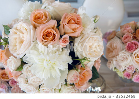 beautiful festive table decoration 32532469