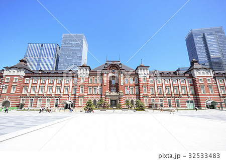 都市風景 東京駅丸の内中央口の写真素材