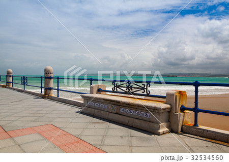 Empty Santander waterfront promenade, Spain Empty Santander waterfront promenade, Spain 32534560