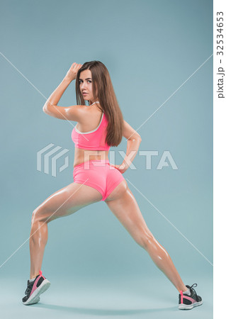 Muscular young woman athlete posing at studio Muscular young woman athlete posing at studio 32534653