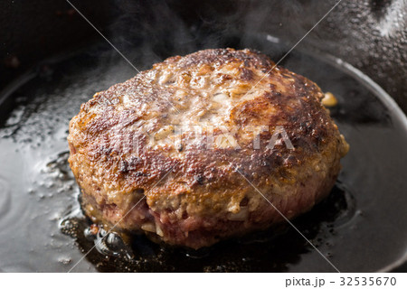 ハンバーグ 32535670