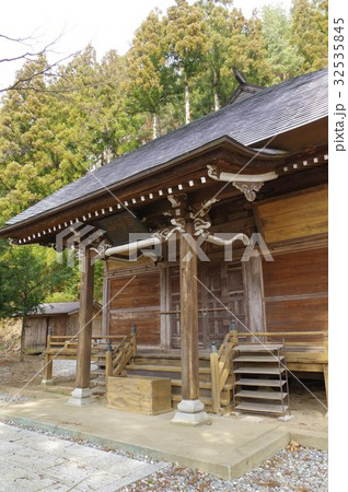 信州　上伊那　箕輪町の文化財　無量寺阿弥陀堂　右俯瞰縦　１７３０年頃の建造 32535845