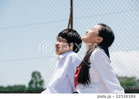 屋上にいる生徒たち 屋上にいる生徒たち 32536369