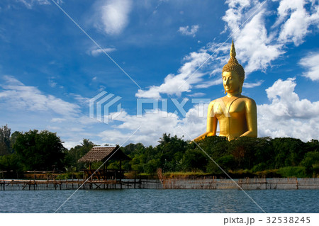 buddha statue 32538245