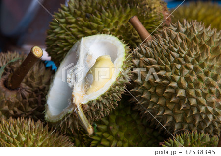 Durain fruit is King of fruit 32538345