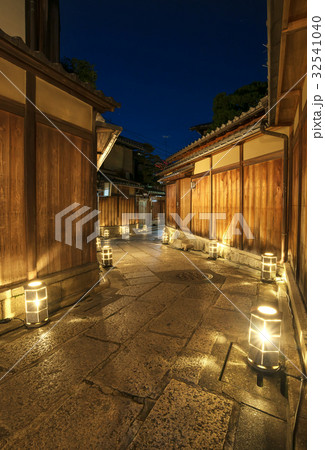 東山花灯路　石塀小路 32541040