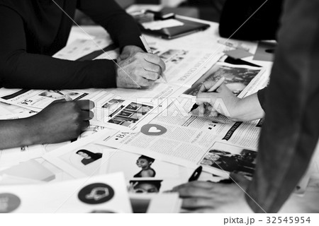 Business people creative talking discussion ideas Business people creative talking discussion ideas 32545954