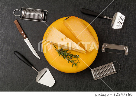 ゴーダチーズ　General Gouda cheese 32547366