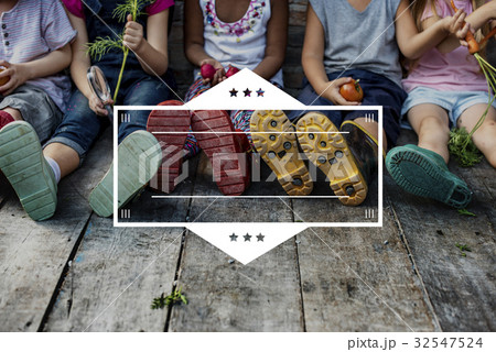 Illustration of blank banner badge 32547524