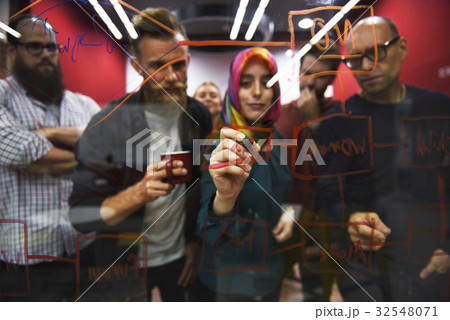Business people creative talking discussion ideas Business people creative talking discussion ideas 32548071