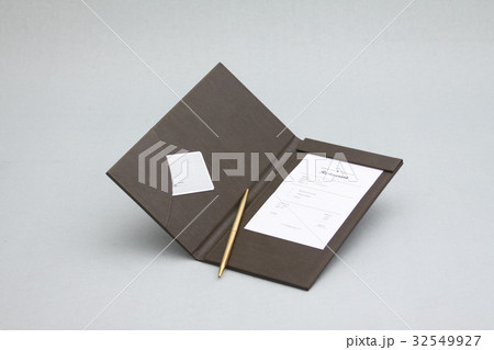 Bill folder with credit card 32549927