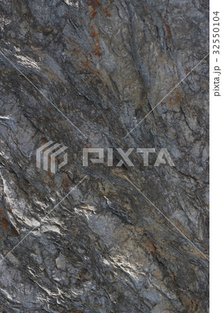 荒い岩肌 32550104