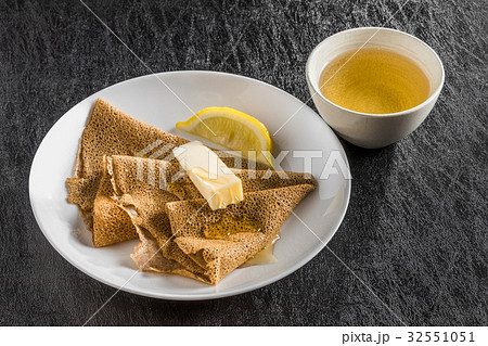 そば粉のクレープ ガレット galette French food そば粉のクレープ ガレット galette French food 32551051