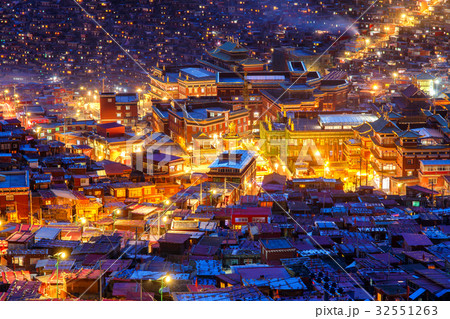 Top view night scene at Larung gar  32551263