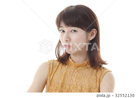 鋭い視線の女性の写真素材