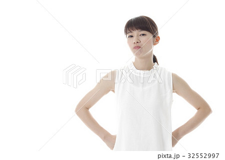 不満な表情の女性 不満な表情の女性 32552997