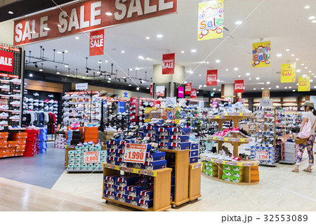 シューズ売り場の開店セール シューズ売り場の開店セール 32553089