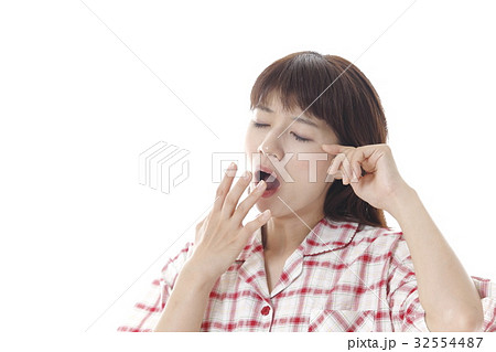 あくびをする女性の写真素材