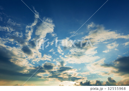 青空 夏の夕焼け空の写真素材