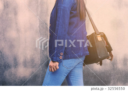 Young woman with of traveling. 32556550