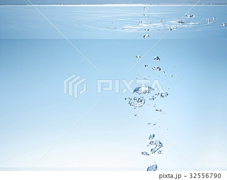 水中の気泡 32556790