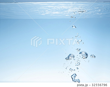 水中の気泡の写真素材