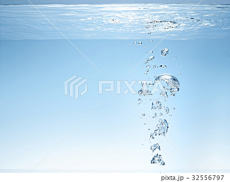 水中の気泡の写真素材