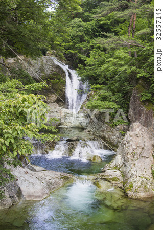 山形県_関山大滝_2017初夏 32557145