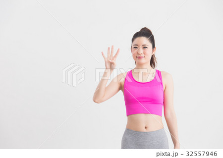 エクササイズ・白バック 32557946